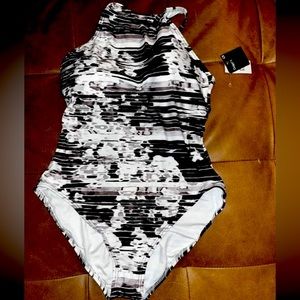Gap (Gapfit) black & white print high neck swimsuit